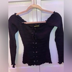 black long-sleeved shirt